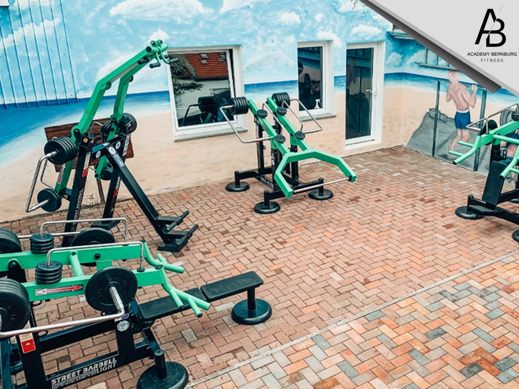 Outdoorbereich Academy Bernburg Fitness Studio